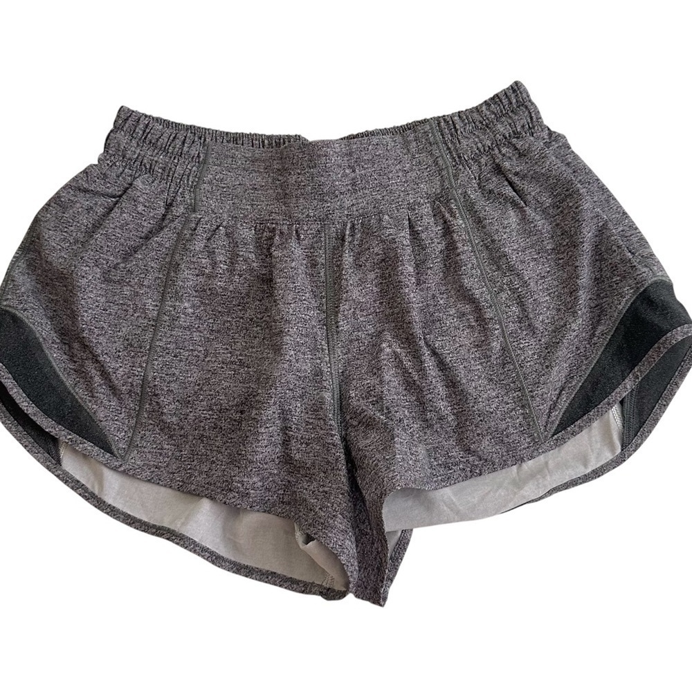 Lululemon Hotty Hot Short II *2.5" SZ 6